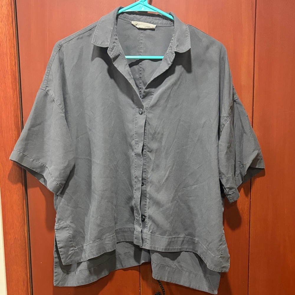 Everlane Women’s Oversized Charcoal Button Down Shirt